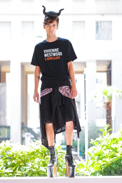 Look 32